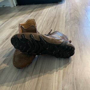 Brown zipper side ankle boots